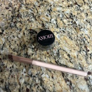 New in package. 4D Laminated Eyebrow Kit